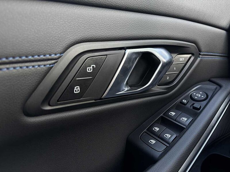 BMW 330i M Sport Pro HUD SurView ACC Glasd. AHK 19' 330 19'
