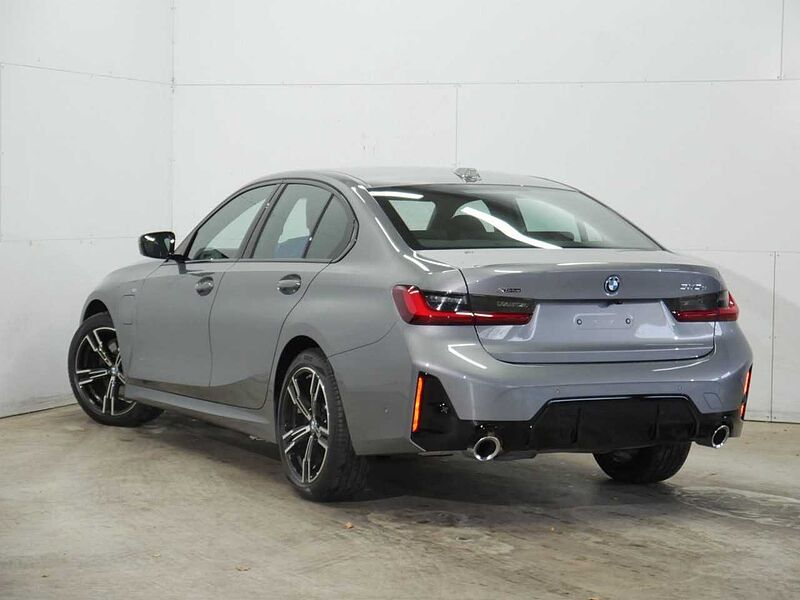 BMW 330e xDr. M Sport HUD ACC SurView. Lenkradh. HiFi 330 Sportpaket Bluetooth Navi LED Klima Aktivlenkung Standhzg PDC el. Fenster