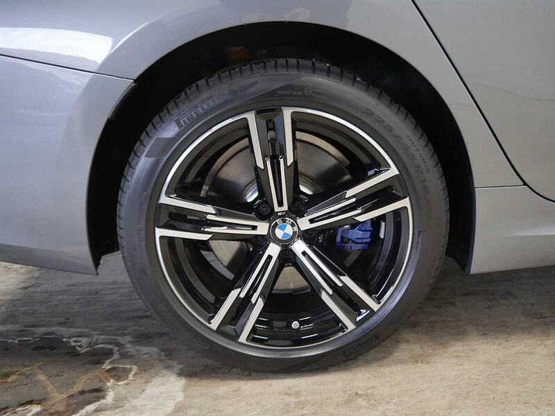 BMW 330e xDr. M Sport HUD ACC SurView. Lenkradh. HiFi 330 Sportpaket Bluetooth Navi LED Klima Aktivlenkung Standhzg PDC el. Fenster