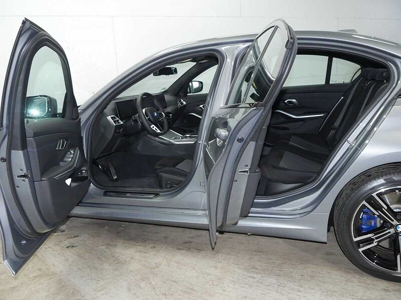 BMW 330e xDr. M Sport HUD ACC SurView. Lenkradh. HiFi 330 Sportpaket Bluetooth Navi LED Klima Aktivlenkung Standhzg PDC el. Fenster