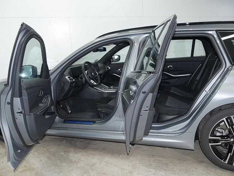 BMW 318d T. M Sport HUD SuView. LiveProf. KomfZ. AHK18' 318 SuView. LiveProf. KomfZ. AHK18' Sportpaket Bluetooth Navi LED Klima Aktivlenkun