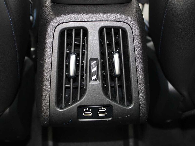 BMW 220i A. T. M Sport HUD Ha/Ka. LiveProf. Kamera 360° 220 Active Tourer