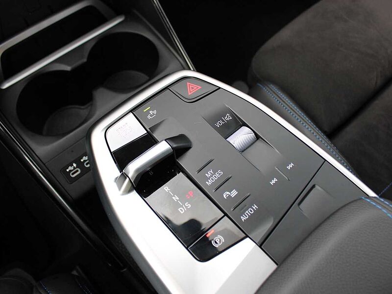 BMW 220i A. T. M Sport HUD Ha/Ka. LiveProf. Kamera 360° 220 Active Tourer