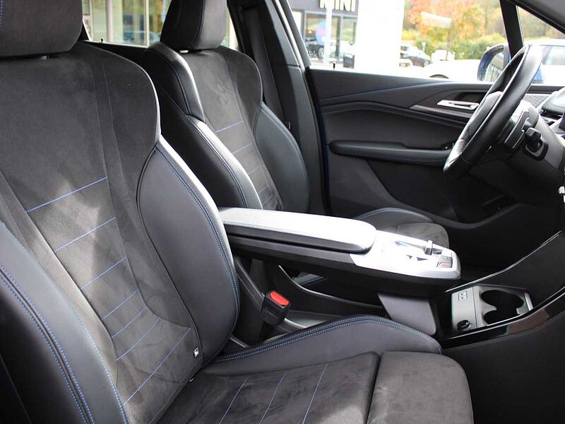 BMW 220i A. T. M Sport HUD Ha/Ka. LiveProf. Kamera 360° 220 Active Tourer