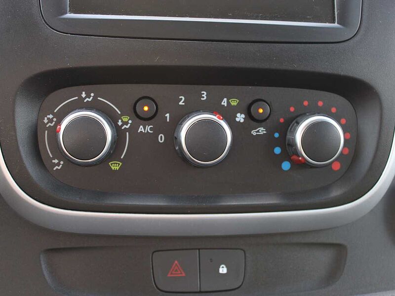 Renault Trafic dCi 120 L1H1 3,0t teilverglast AHK Navi