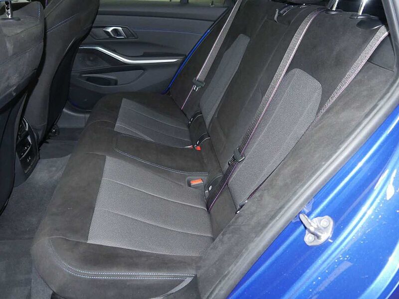 BMW 330e xDr. T.M Sport Pro HUD ACC PanoDach HiFi AHK 330 Sportpaket Bluetooth Navi LED Klima Aktivlenkung Standhzg PDC el. Fenster