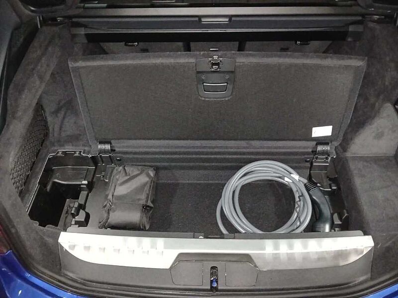 BMW 330e xDr. T.M Sport Pro HUD ACC PanoDach HiFi AHK 330 Sportpaket Bluetooth Navi LED Klima Aktivlenkung Standhzg PDC el. Fenster