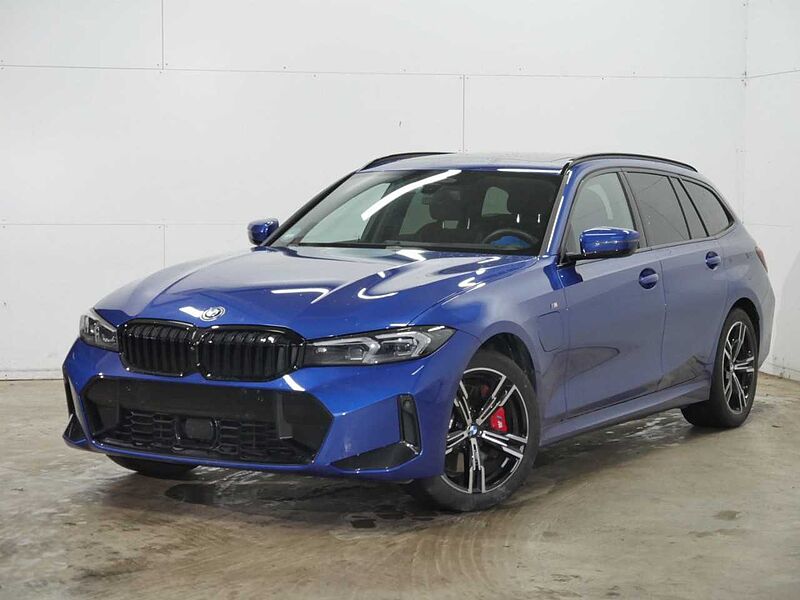 BMW 330e xDr. T.M Sport Pro HUD ACC PanoDach HiFi AHK 330 Sportpaket Bluetooth Navi LED Klima Aktivlenkung Standhzg PDC el. Fenster