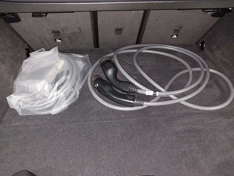 BMW 330e T. M Sport Pro HUD ACC PanoD. SuView H/K AHK 330 Sportpaket Bluetooth Navi LED Klima Aktivlenkung Standhzg PDC el. Fenster