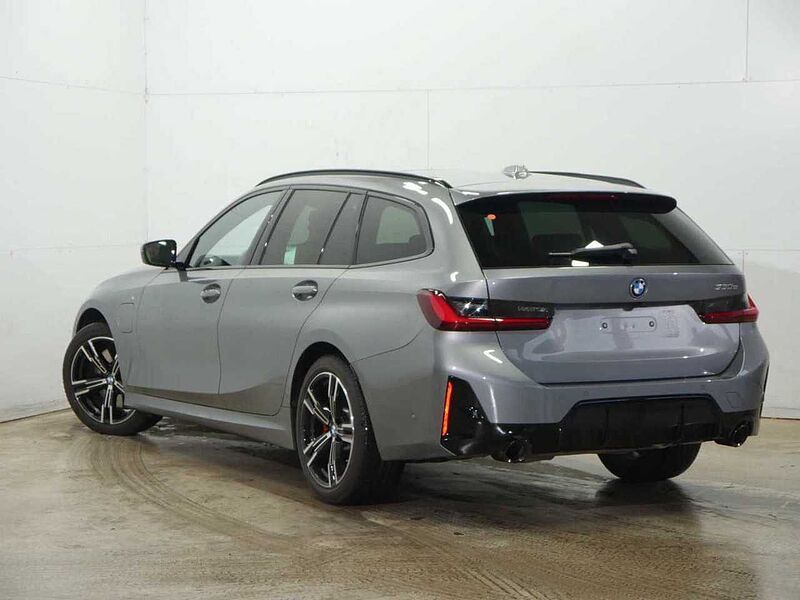 BMW 330e T. M Sport Pro HUD ACC PanoD. SuView H/K AHK 330 Sportpaket Bluetooth Navi LED Klima Aktivlenkung Standhzg PDC el. Fenster