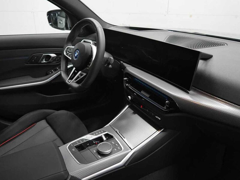 BMW 330e T. M Sport Pro HUD ACC PanoD. SuView H/K AHK 330 Sportpaket Bluetooth Navi LED Klima Aktivlenkung Standhzg PDC el. Fenster