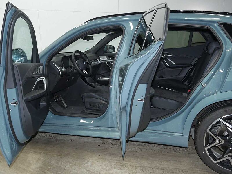 BMW X2 xDrive20d M Sport ACC IconGlow. SuView. AHK 20' 20' Sportpaket Bluetooth HUD Navi LED Klima PDC el. Fenster