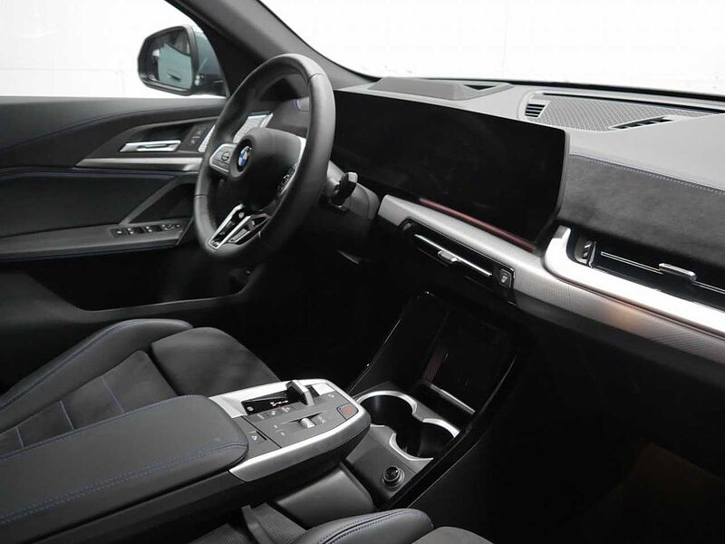 BMW X2 xDrive20d M Sport ACC IconGlow. SuView. AHK 20' 20' Sportpaket Bluetooth HUD Navi LED Klima PDC el. Fenster
