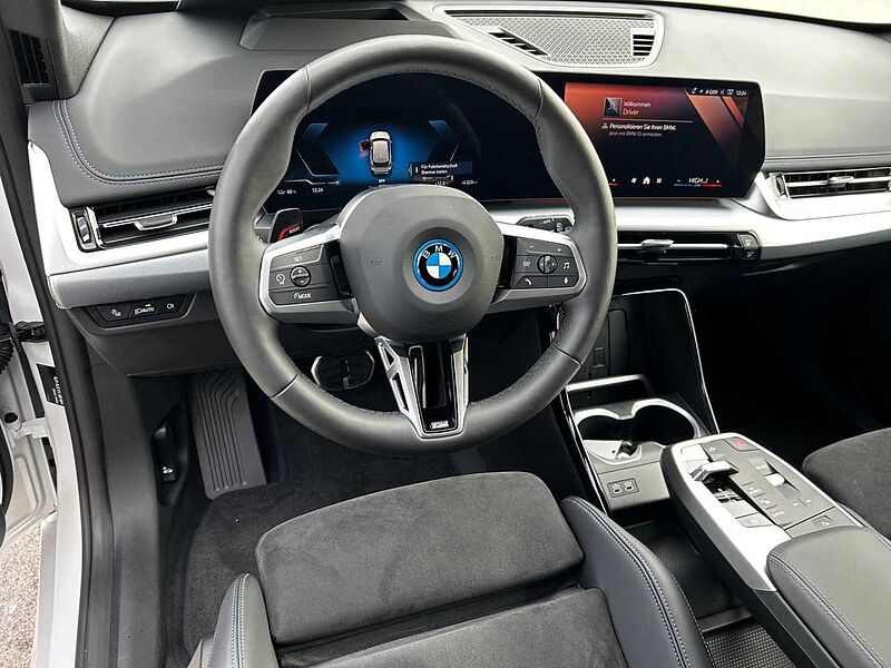 BMW iX1 e20 M Sport HUD ACC SuView. .Lenkh. AktivS.19' SuView. .Lenkh. AktivS.19' Sportpaket Bluetooth Navi LED Klima PDC el. Fenster
