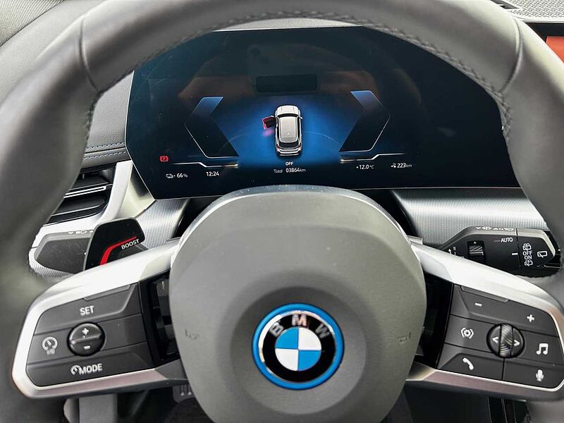 BMW iX1 e20 M Sport HUD ACC SuView. .Lenkh. AktivS.19' SuView. .Lenkh. AktivS.19' Sportpaket Bluetooth Navi LED Klima PDC el. Fenster