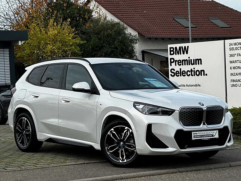 BMW iX1 e20 M Sport HUD ACC SuView. .Lenkh. AktivS.19' SuView. .Lenkh. AktivS.19' Sportpaket Bluetooth Navi LED Klima PDC el. Fenster