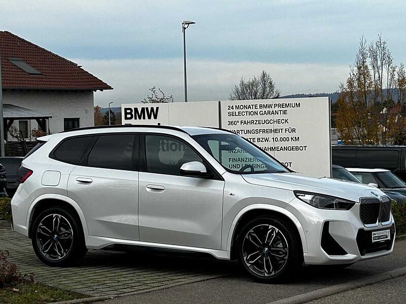 BMW iX1 e20 M Sport HUD ACC SuView. .Lenkh. AktivS.19' SuView. .Lenkh. AktivS.19' Sportpaket Bluetooth Navi LED Klima PDC el. Fenster