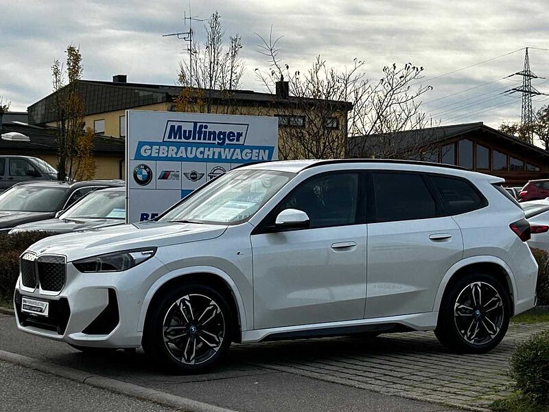 BMW iX1 e20 M Sport HUD ACC SuView. .Lenkh. AktivS.19' SuView. .Lenkh. AktivS.19' Sportpaket Bluetooth Navi LED Klima PDC el. Fenster