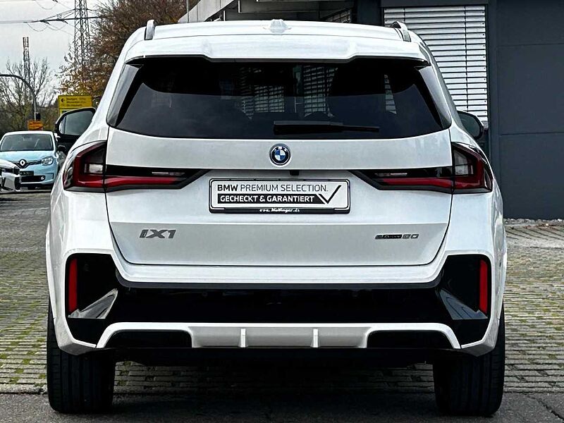 BMW iX1 e20 M Sport HUD ACC SuView. .Lenkh. AktivS.19' SuView. .Lenkh. AktivS.19' Sportpaket Bluetooth Navi LED Klima PDC el. Fenster