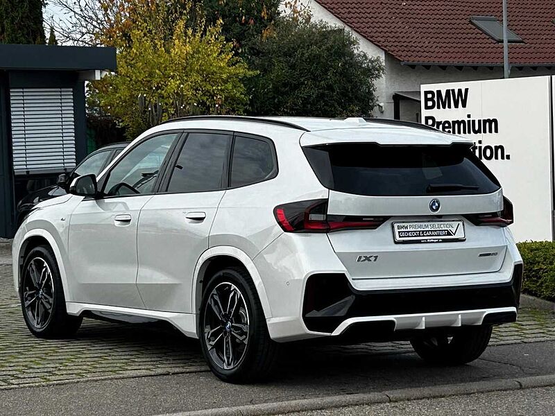 BMW iX1 e20 M Sport HUD ACC SuView. .Lenkh. AktivS.19' SuView. .Lenkh. AktivS.19' Sportpaket Bluetooth Navi LED Klima PDC el. Fenster