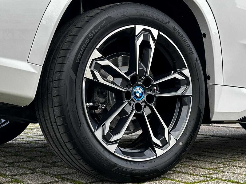 BMW iX1 e20 M Sport HUD ACC SuView. .Lenkh. AktivS.19' SuView. .Lenkh. AktivS.19' Sportpaket Bluetooth Navi LED Klima PDC el. Fenster