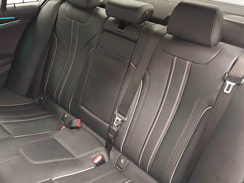 BMW 530d IntAktLenk. HUD ACC SuView Glasd. TV Soft 19' 530 19'