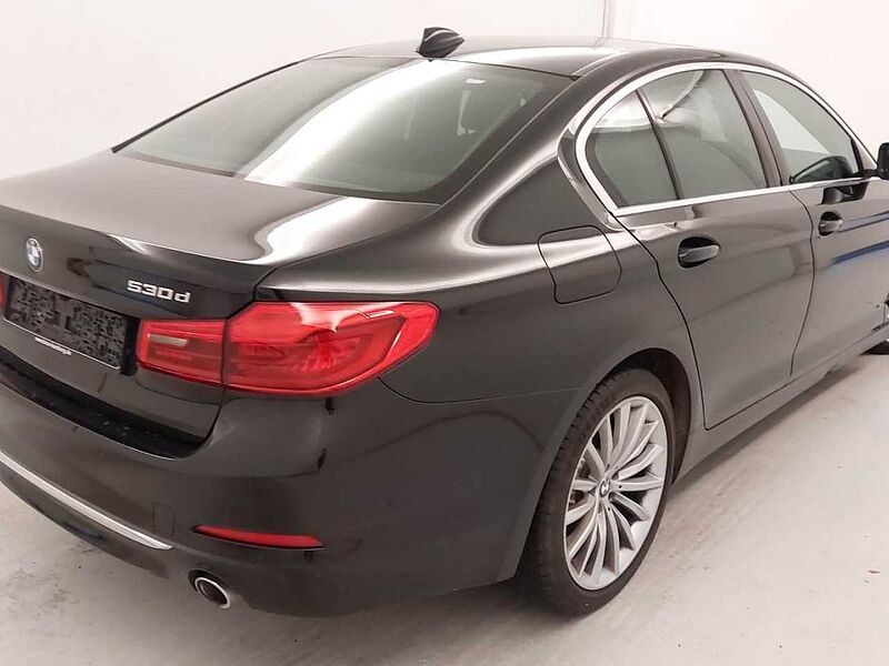 BMW 530d IntAktLenk. HUD ACC SuView Glasd. TV Soft 19' 530 19'
