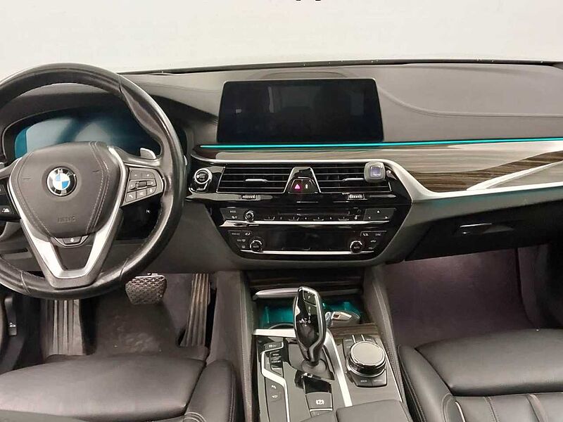 BMW 530d IntAktLenk. HUD ACC SuView Glasd. TV Soft 19' 530 19'