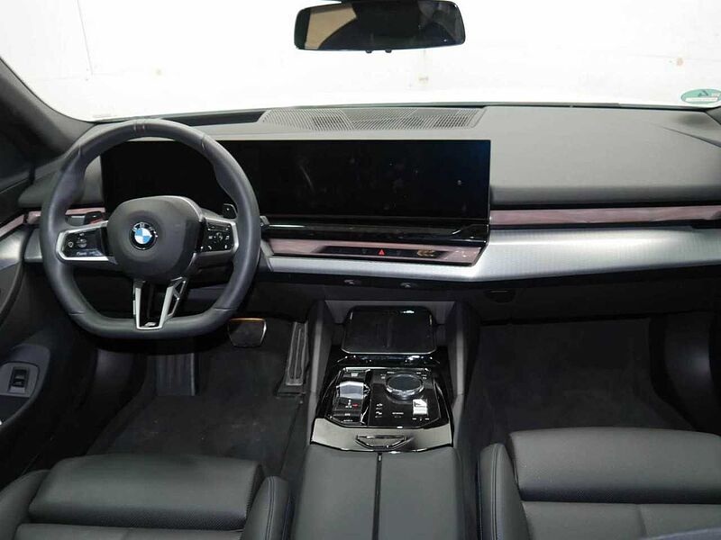 BMW 520d T. M Sport Pro Carbon IntAktivL. PanoD. AHK21' 520 IntAktivL. PanoD. AHK21' Sportpaket Bluetooth HUD Navi LED Klima Aktivlenkung