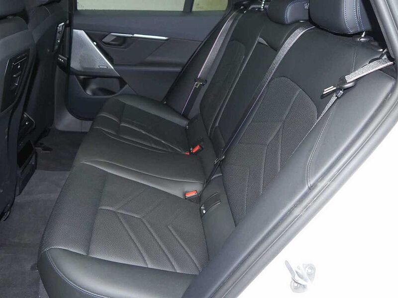 BMW 520d T. M Sport Pro Carbon IntAktivL. PanoD. AHK21' 520 IntAktivL. PanoD. AHK21' Sportpaket Bluetooth HUD Navi LED Klima Aktivlenkung