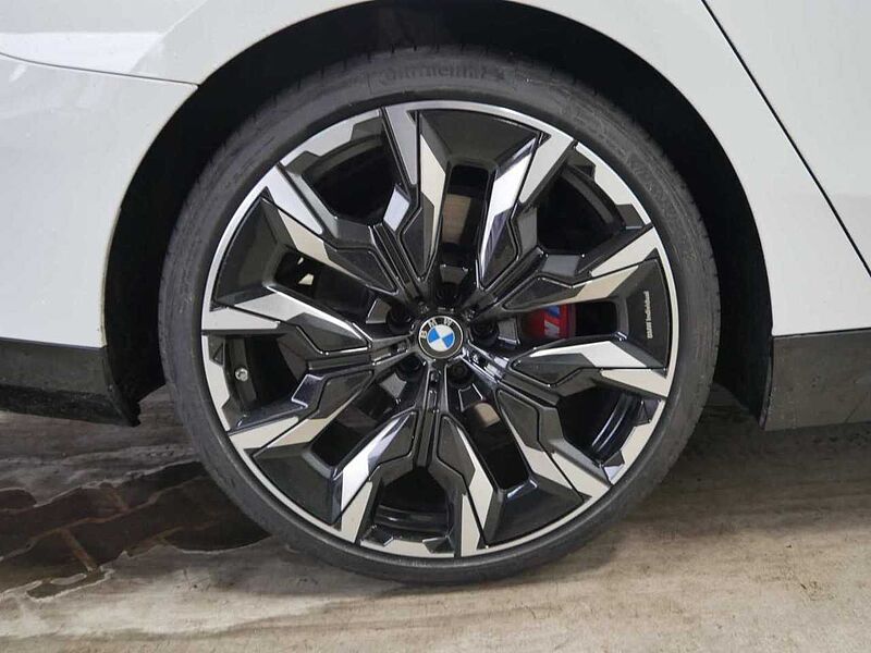 BMW 520d T. M Sport Pro Carbon IntAktivL. PanoD. AHK21' 520 IntAktivL. PanoD. AHK21' Sportpaket Bluetooth HUD Navi LED Klima Aktivlenkung