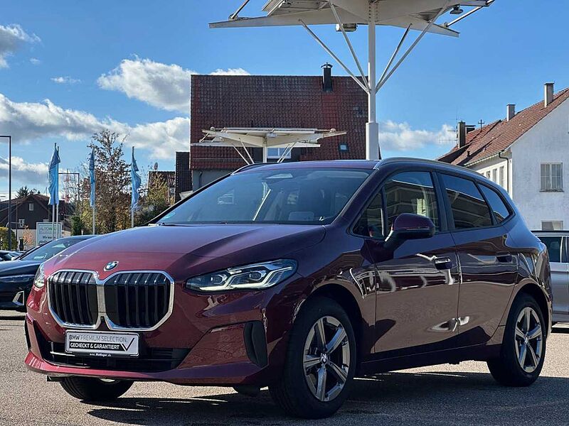 BMW 220i ActiveT. HUD PanoDach SurView. LiveProf. AHK 220 Active Tourer Bluetooth Navi LED Klima PDC el. Fenster