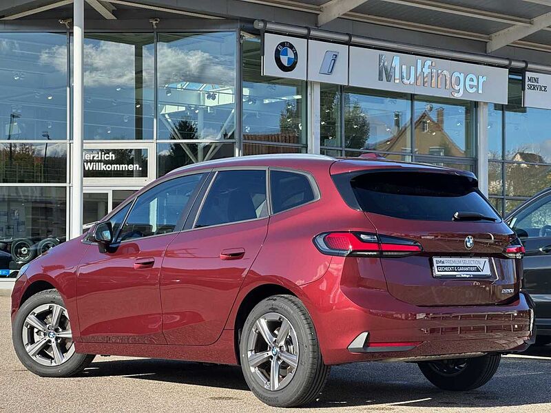 BMW 220i ActiveT. HUD PanoDach SurView. LiveProf. AHK 220 Active Tourer Bluetooth Navi LED Klima PDC el. Fenster