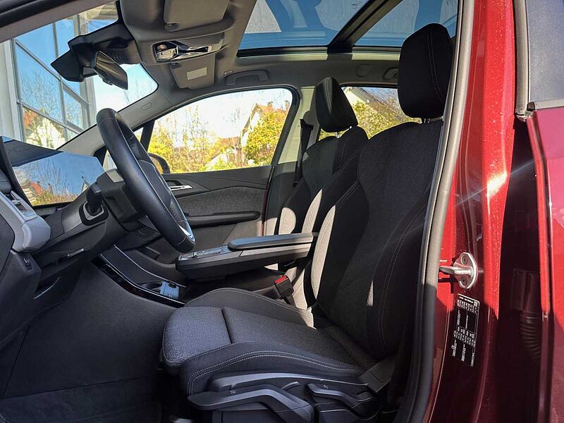 BMW 220i ActiveT. HUD PanoDach SurView. LiveProf. AHK 220 Active Tourer Bluetooth Navi LED Klima PDC el. Fenster