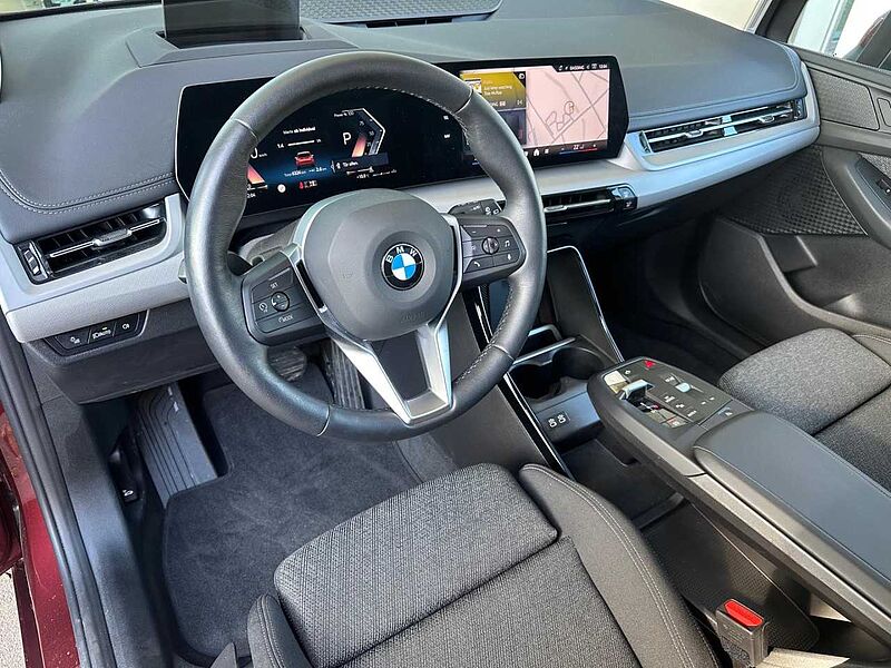 BMW 220i ActiveT. HUD PanoDach SurView. LiveProf. AHK 220 Active Tourer Bluetooth Navi LED Klima PDC el. Fenster