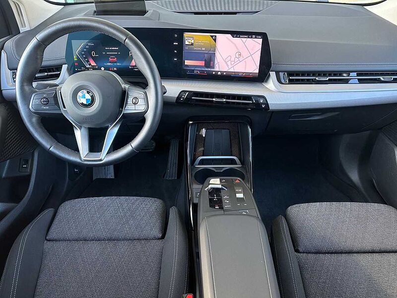 BMW 220i ActiveT. HUD PanoDach SurView. LiveProf. AHK 220 Active Tourer Bluetooth Navi LED Klima PDC el. Fenster