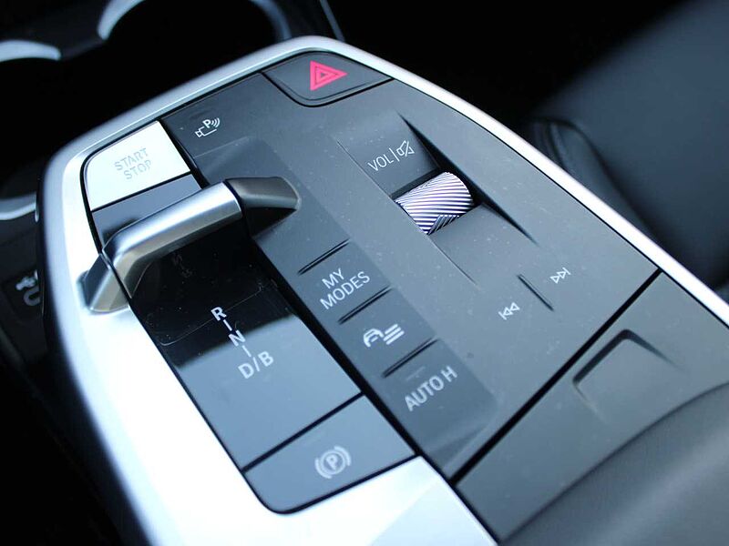 BMW iX1 x30 xLine HUD ACC LiveProf. SurView Ad-LED