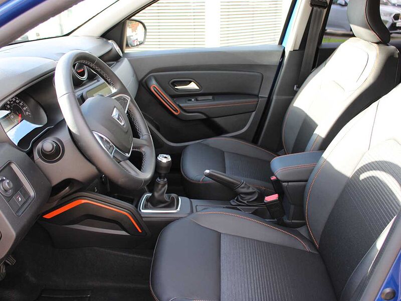Dacia Duster TCe 130 Extreme AHK Navi LED Sitzheiz.