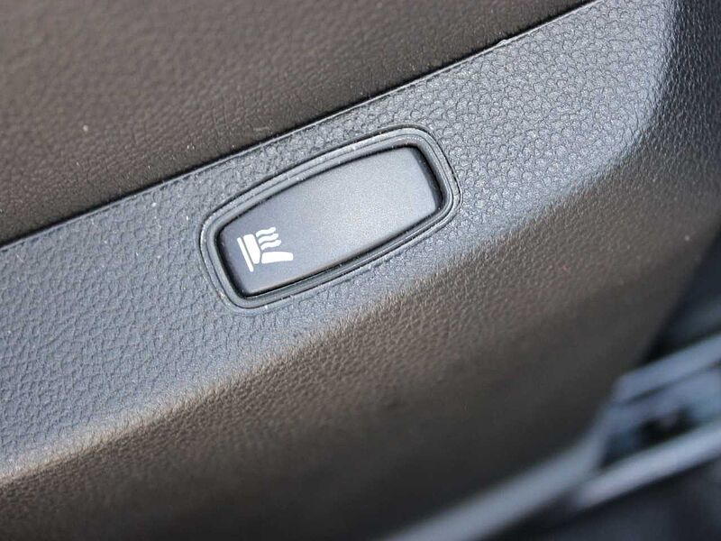 Dacia Duster TCe 130 Extreme AHK Navi LED Sitzheiz.