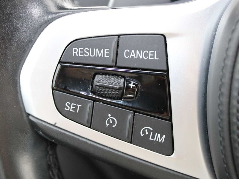 BMW 330i Lim xDrive MSport AHK Standhzg HiFi Glasd 330