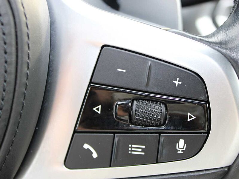 BMW 330i Lim xDrive MSport AHK Standhzg HiFi Glasd 330