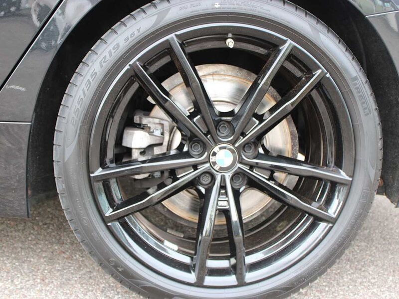 BMW 330i Lim xDrive MSport AHK Standhzg HiFi Glasd 330