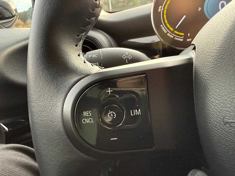 MINI Cooper SE EssentialTrim Navi LED Wärmepumpe Piano black exterieur