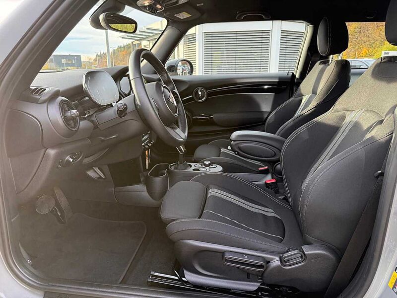 MINI Cooper SE EssentialTrim Navi LED Wärmepumpe Piano black exterieur