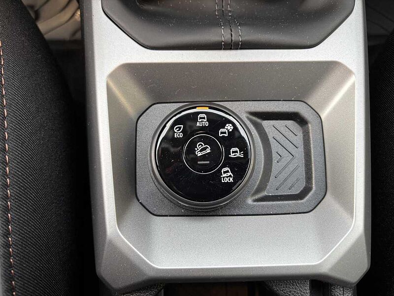 Dacia Extreme TCe 130 4X4 SHZ NAVI Lenkradh. Multiview Duster Bluetooth LED Klima Einparkhilfe el. Fenster