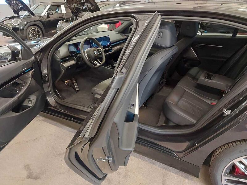 BMW 540d xDr. M Sport Pro PanoD. Standh. AHK ACC HUD HK 540 Sportpaket Bluetooth Navi LED Vollleder Klima Standhzg PDC el. Fenster