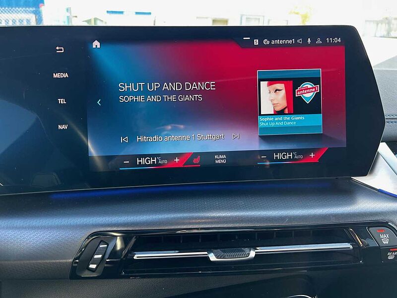 BMW 230e xDr. AT. M Sport HUD ACC SuView H/K PanoD.19' 230 Active Tourer PanoD.19' Sportpaket Bluetooth Navi LED Klima Standhzg PDC el.