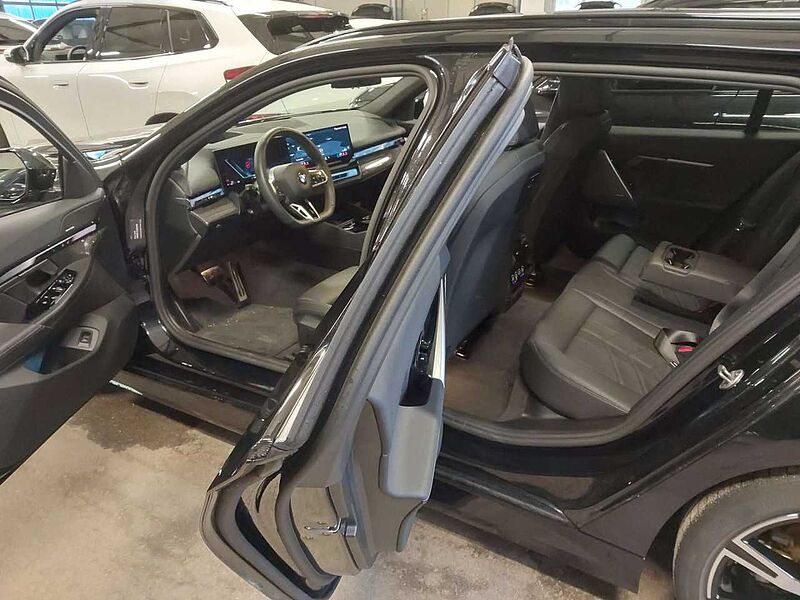 BMW 520d xDr. M Sport PanoD. Standh. AHK SuView HUD ACC 520