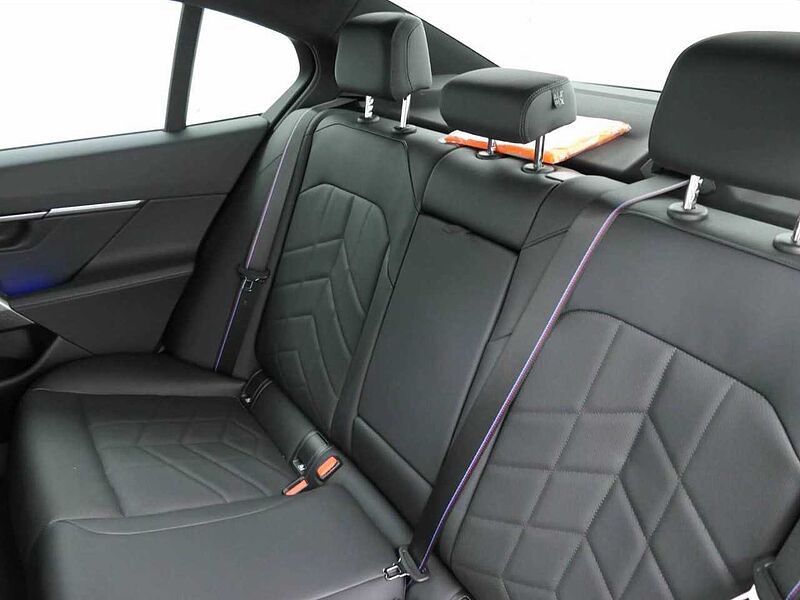 BMW 520d xDr. M Sport Pro PanoD. Standh. KomfSitze+Bel. 520 Sportpaket Bluetooth HUD Navi LED Vollleder Klima Standhzg PDC el. Fenster