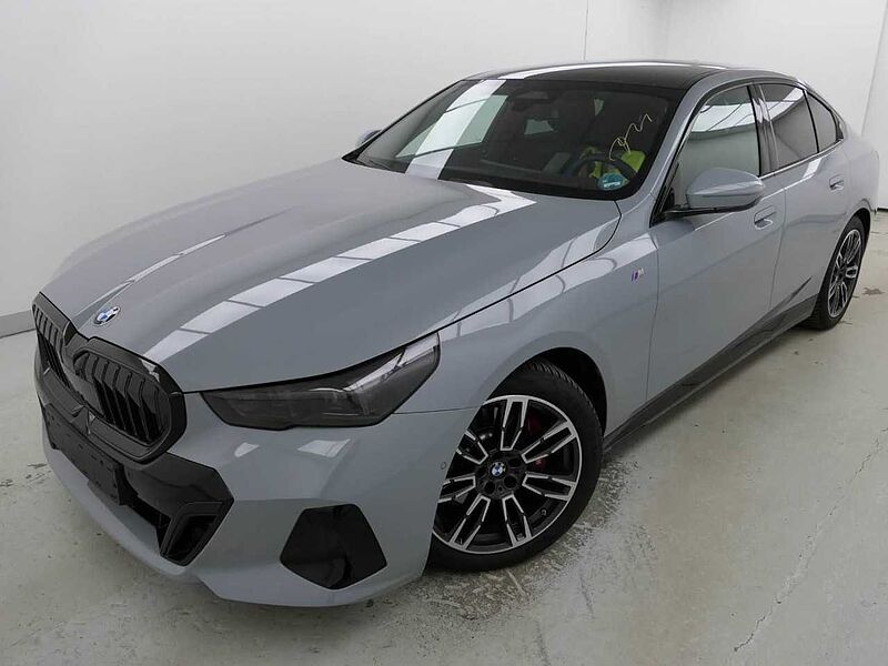 BMW 520d xDr. M Sport Pro PanoD. Standh. KomfSitze+Bel. 520 Sportpaket Bluetooth HUD Navi LED Vollleder Klima Standhzg PDC el. Fenster